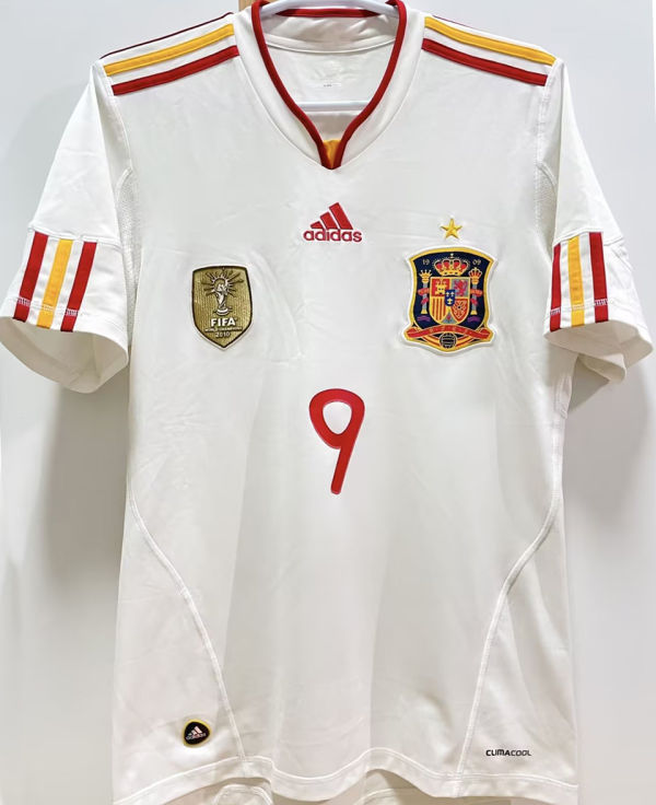2011/12 Spain Away White Retro Soccer Jersey（Have 2010 World Cup Champion Patch 带胸前2010世界杯冠军章)