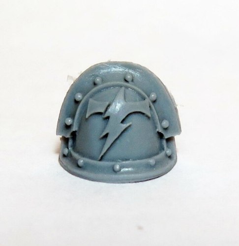 White Scars Mk III Shoulder Pads bits