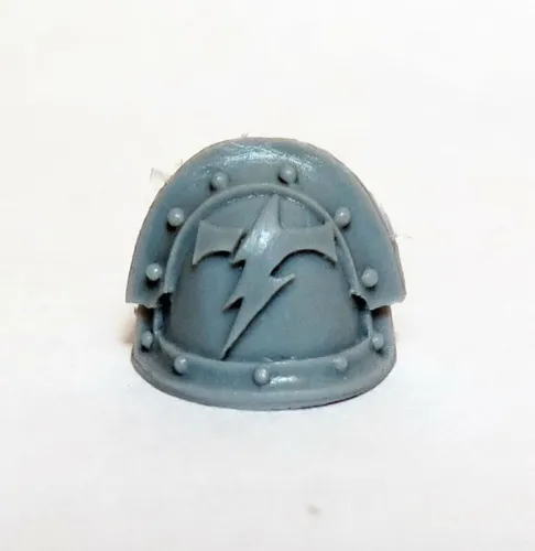 White Scars Mk III Shoulder Pads bits
