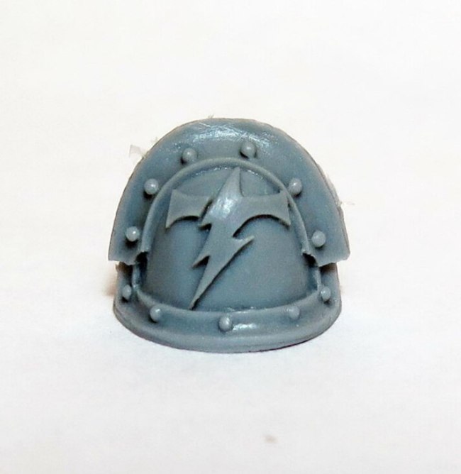 White Scars Mk III Shoulder Pads bits