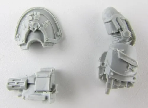 ALEXIS POLUX 405TH CAPTAIN OF THE IMPERIAL FISTS BITS - Power Fist And Shoulder pads