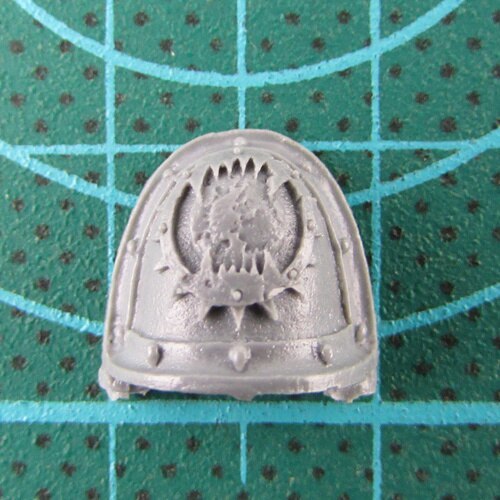 WORLD EATERS LEGION MKII SHOULDER PADS bits
