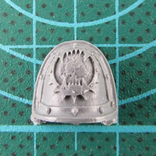 WORLD EATERS LEGION MKII SHOULDER PADS bits