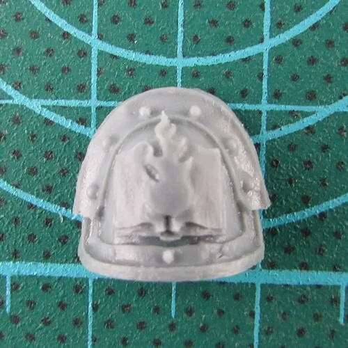 WORD BEARERS LEGION MK III SHOULDER PADS bits