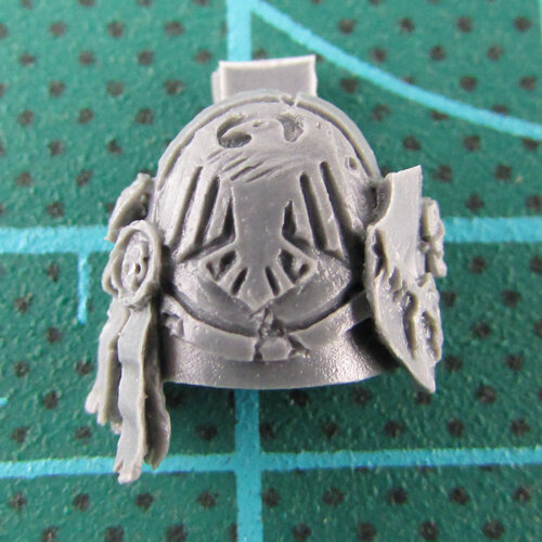 RAVEN GUARD SPACE MARINES UPGRADE PACK bits - Shoulder pads 10