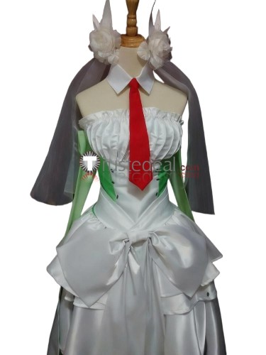 green emerald velvet dress Banzai Hobby