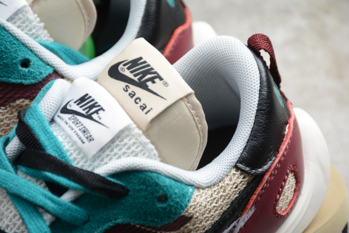 Nike LDWaffle Sacai Wine Red