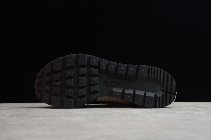 Nike LDWaffle Sacai Wine Red