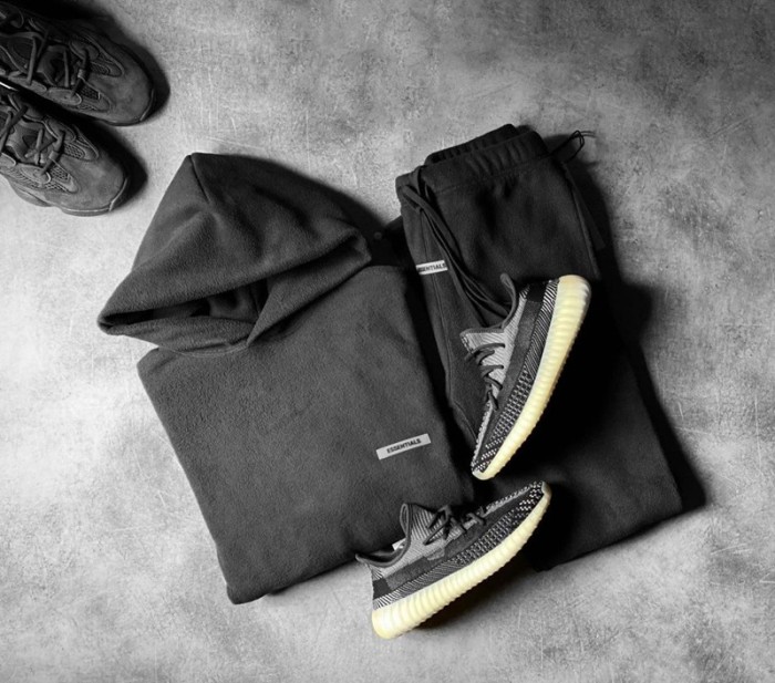 Yeezy 350 V2 “Carbon” FZ5000