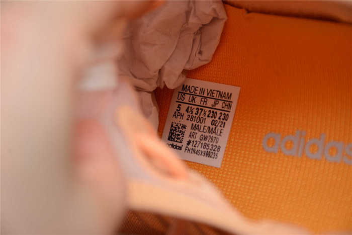 YEEZY BOOST 350 V2 “Mono Clay” GW2870