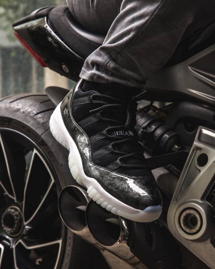 Air Jordan 11 Low “Barons” 528895-010