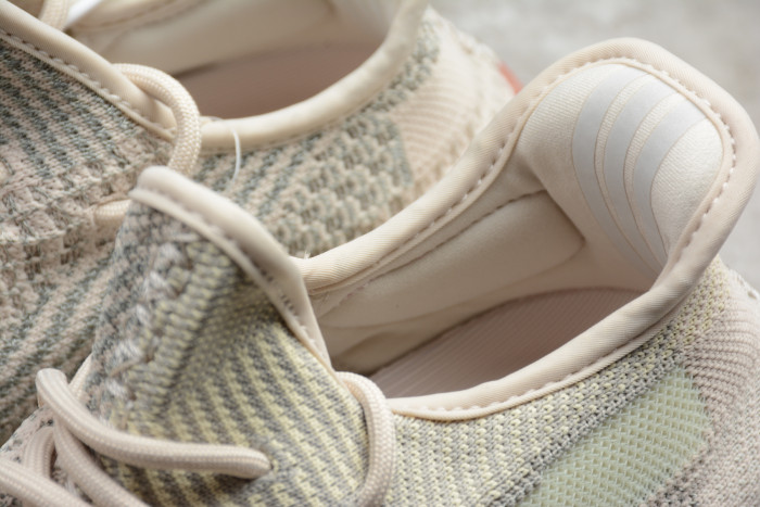 Yeezy Boost 350 V2 ”Citrin“ Reflective FW5318