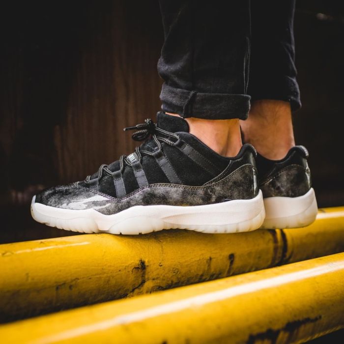 Air Jordan 11 Low “Barons” 528895-010