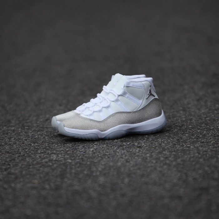 Air Jordan 11 WMNS “Metallic Silver” AR0715-100