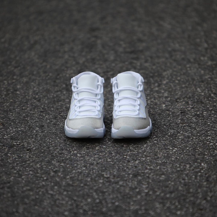 Air Jordan 11 WMNS “Metallic Silver” AR0715-100
