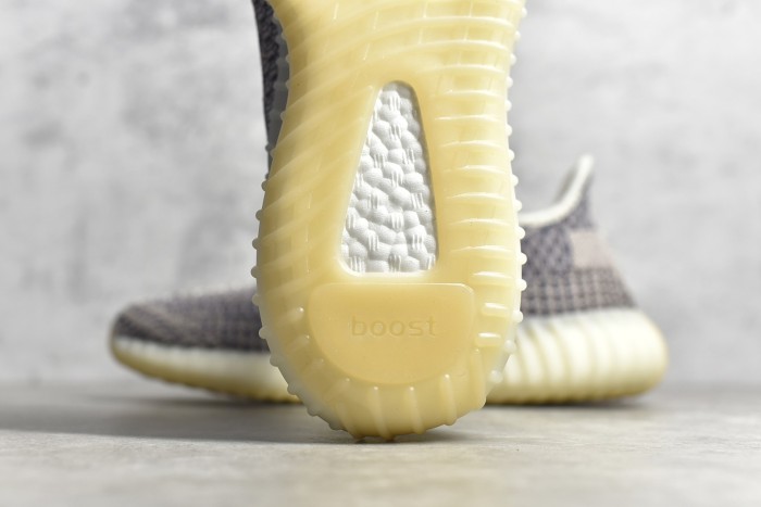 Yeezy Boost 350 v2 GY7658
