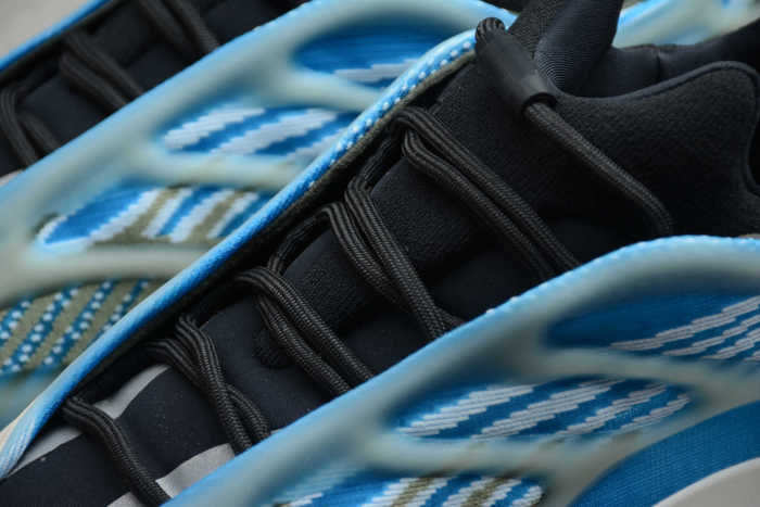 Yeezy Boost 700V3 Arzare G54850