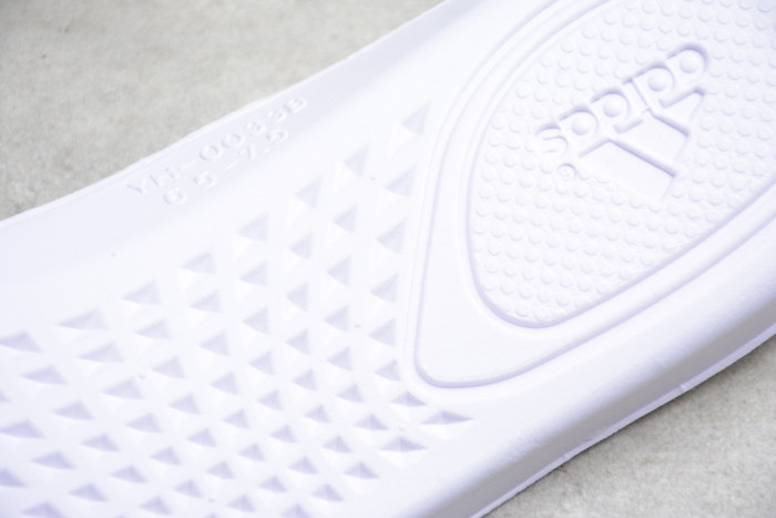 Yeezy Boost 700 Magnet FV9922