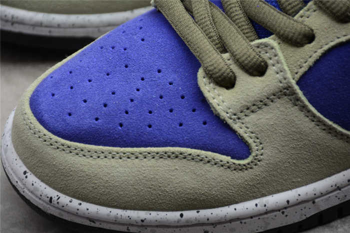 SB Dunk Low “Celadon” BQ6817-301