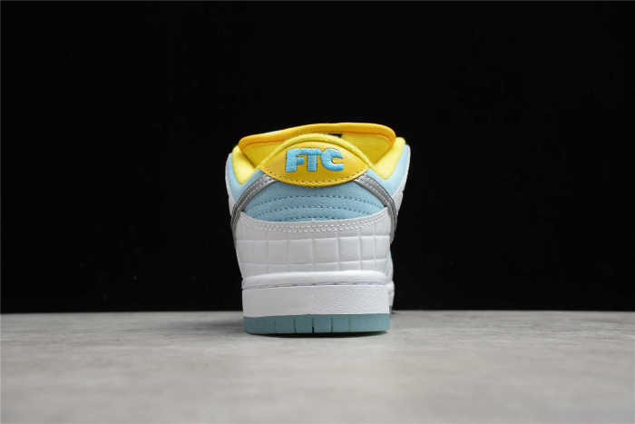 FTC x NK SB Dunk Low DH7687-400