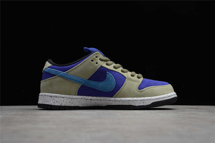 SB Dunk Low “Celadon” BQ6817-301