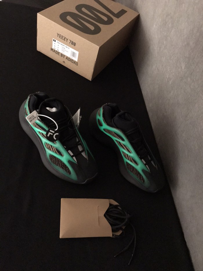 Yeezy Boost 700V3“Clay Brown” GY0189