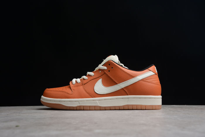 SB Dunk Low ’Dark Russet” DH1319-200