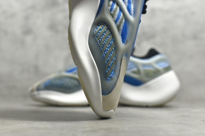 Yeezy Boost 700V3 Arzare G54850