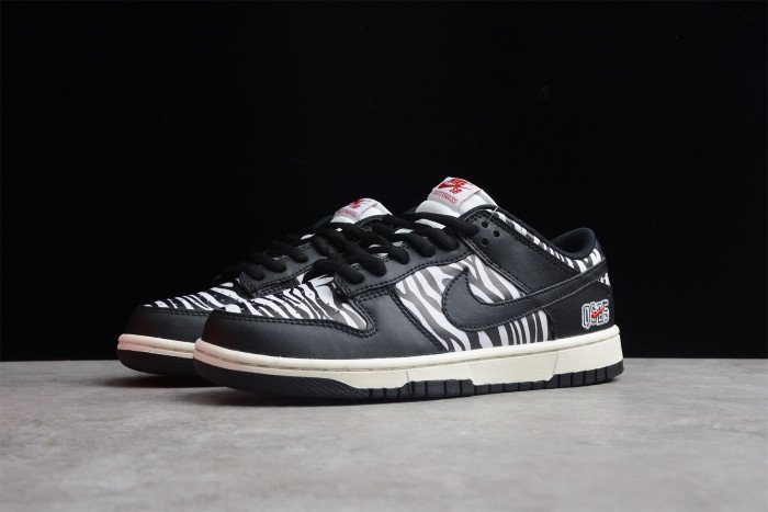 Quartersnacks x NK SB Dunk “Zebra” DM3510-001