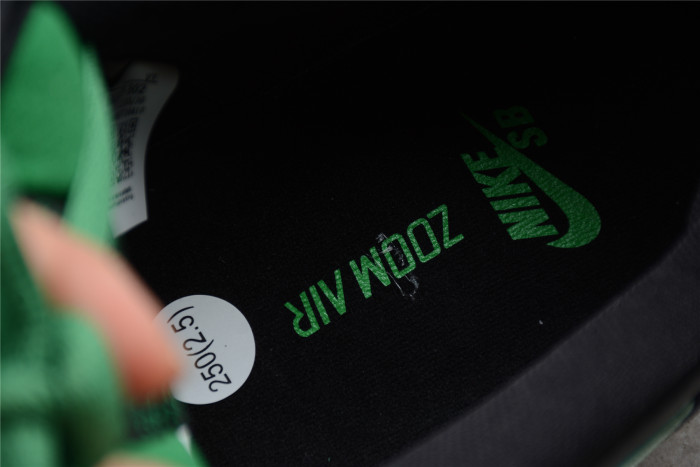 NK SB Dunk Low “Classic Green” BQ6817-302