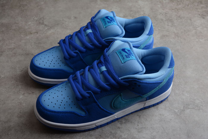 SB Dunk Low “Blue Raspberry” DM0807-400