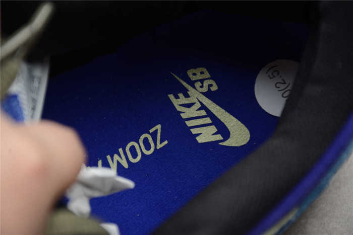 SB Dunk Low “Celadon” BQ6817-301