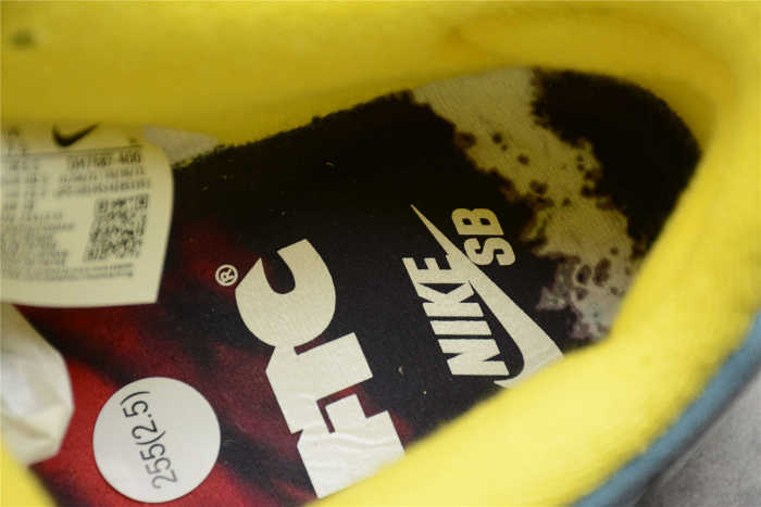 FTC x NK SB Dunk Low DH7687-400