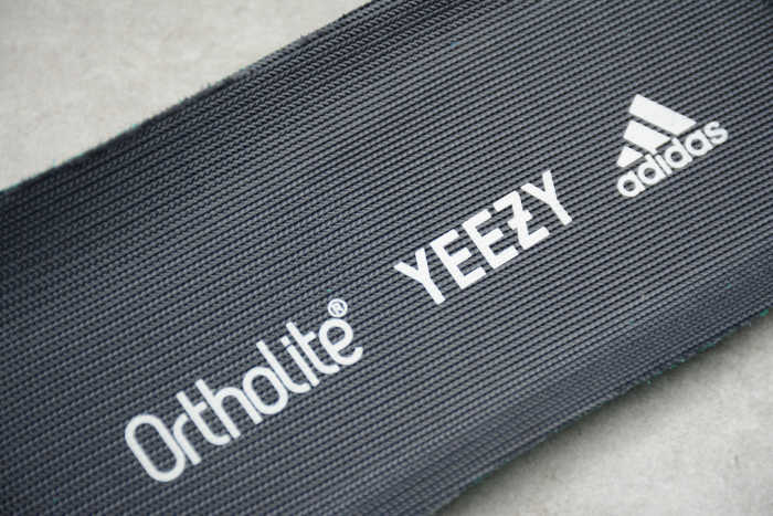 Yeezy Boost 700V3 Arzare G54850