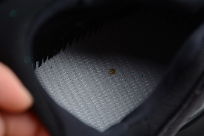 Yeezy Boost 700V3 Black H67799