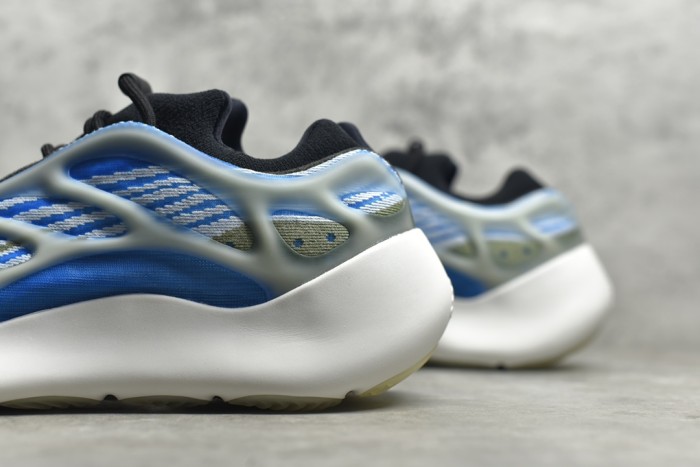 Yeezy Boost 700V3 Arzare G54850