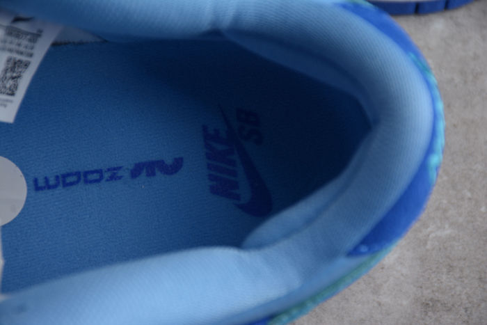 SB Dunk Low “Blue Raspberry” DM0807-400