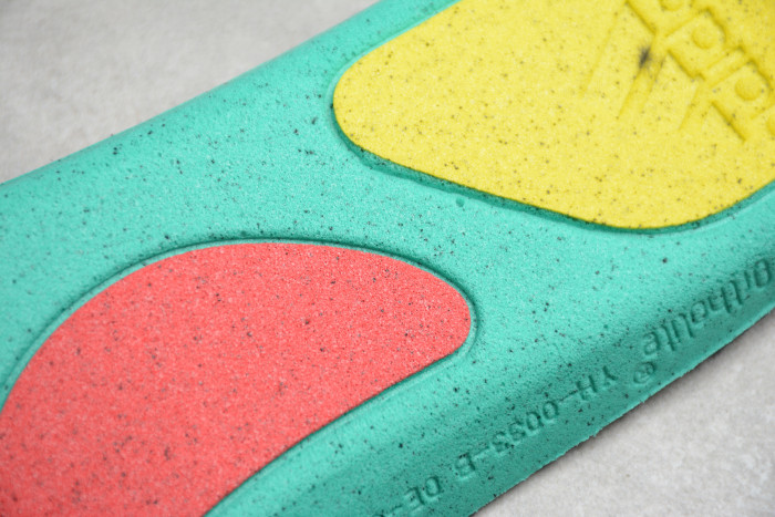 Yeezy Boost 700V3 Black H67799