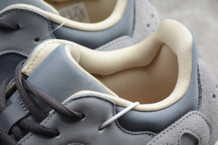 Yeezy Boost 700 Magnet FV9922