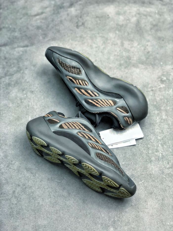 Yeezy Boost 700V3“Clay Brown” GY0189