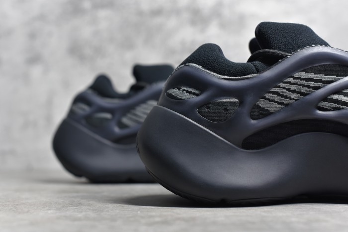 Yeezy Boost 700V3 Black H67799