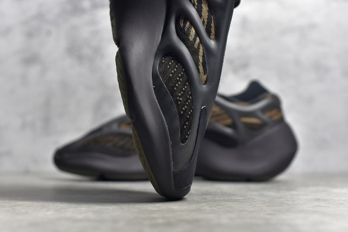 Yeezy Boost 700V3“Clay Brown” GY0189