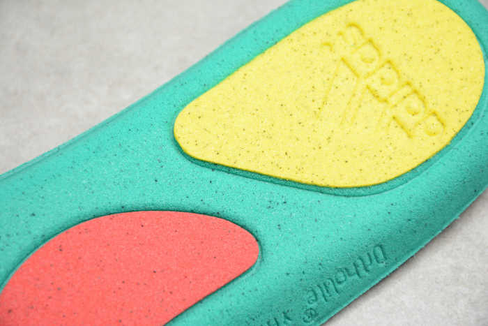 Yeezy Boost 700V3 Arzare G54850