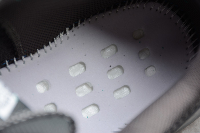 Yeezy Boost 700 V2“Geode” Brown EG6860