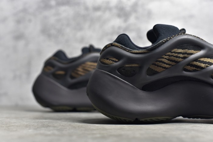 Yeezy Boost 700V3“Clay Brown” GY0189