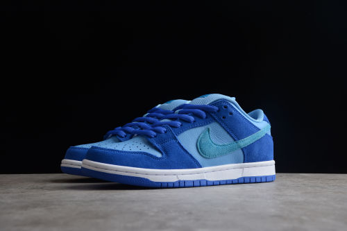 SB Dunk Low “Blue Raspberry” DM0807-400