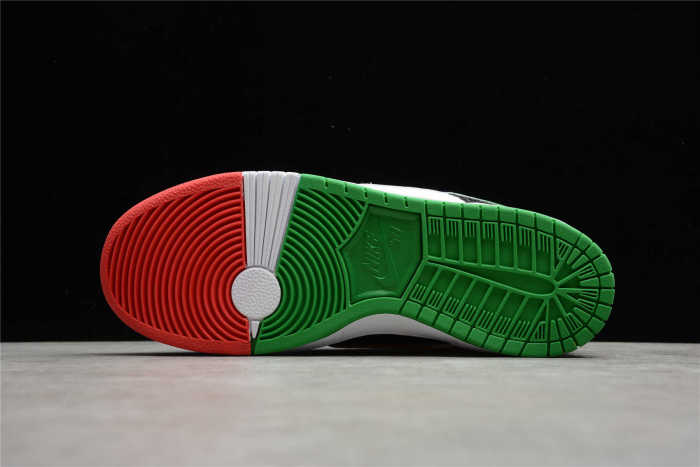 NK SB Dunk Low Pro QS “What The Paul” CZ2239-600