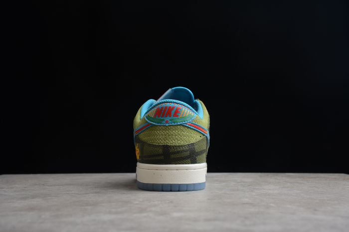 SB Dunk Low ’Siempre Familia’ DO2160-335