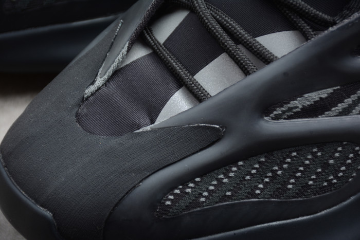 Yeezy Boost 700V3 Black H67799