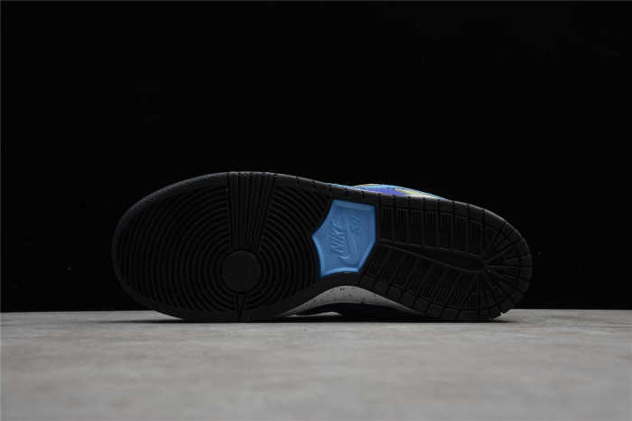 SB Dunk Low “Celadon” BQ6817-301